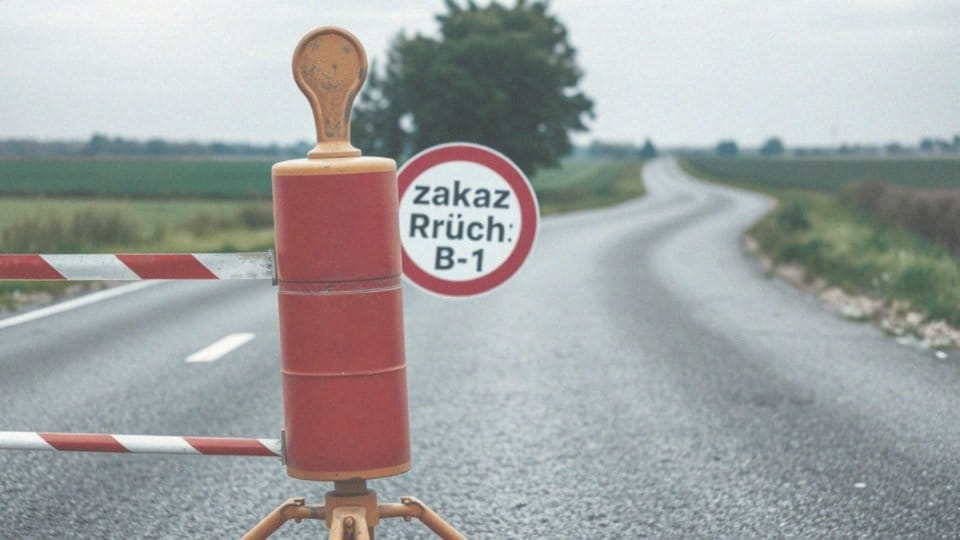 Co oznacza zakaz ruchu (znak B-1)?
